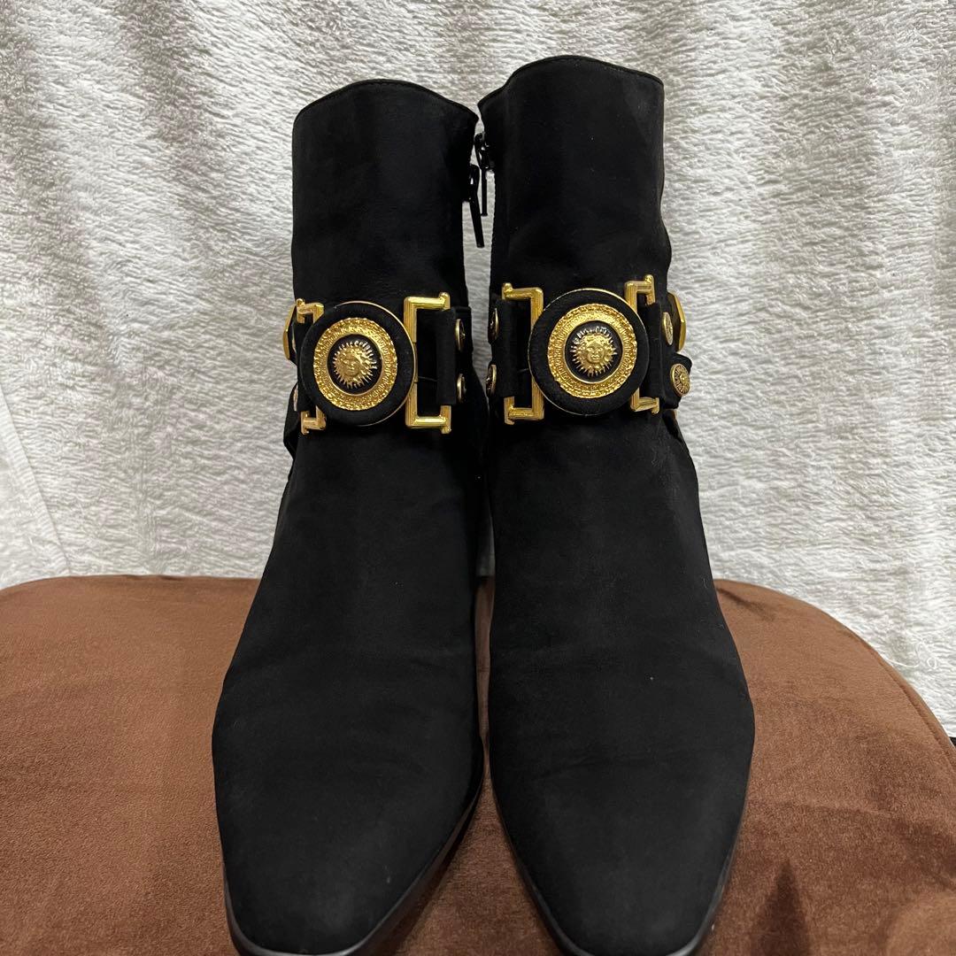 VERSACE ブラックショートブーツ スエード