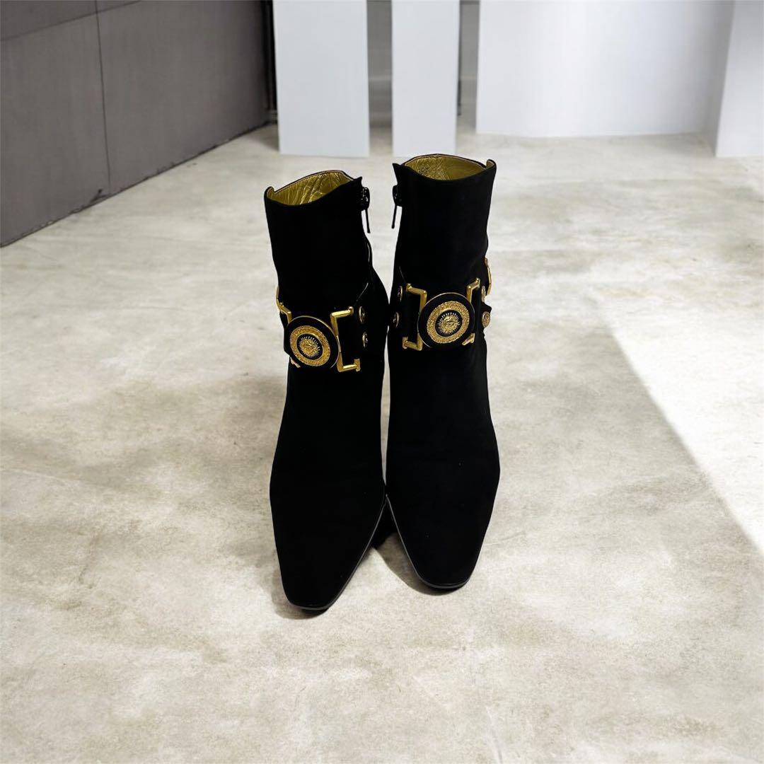 VERSACE ブラックショートブーツ スエード