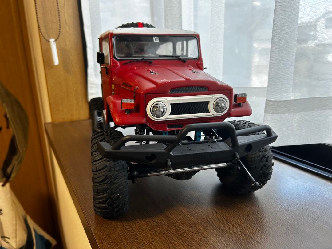 アキシャル　SCX10 ランクルボディ付