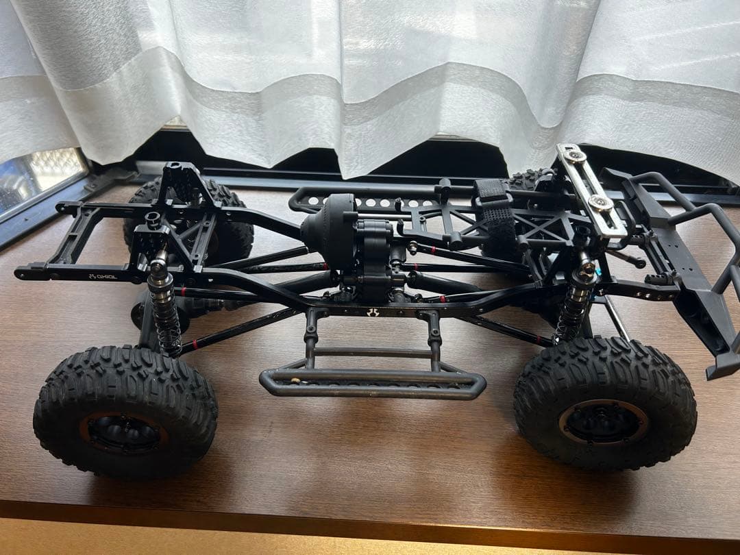 アキシャル　SCX10 ランクルボディ付