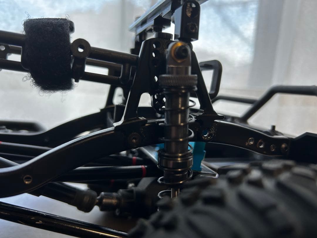 アキシャル　SCX10 ランクルボディ付