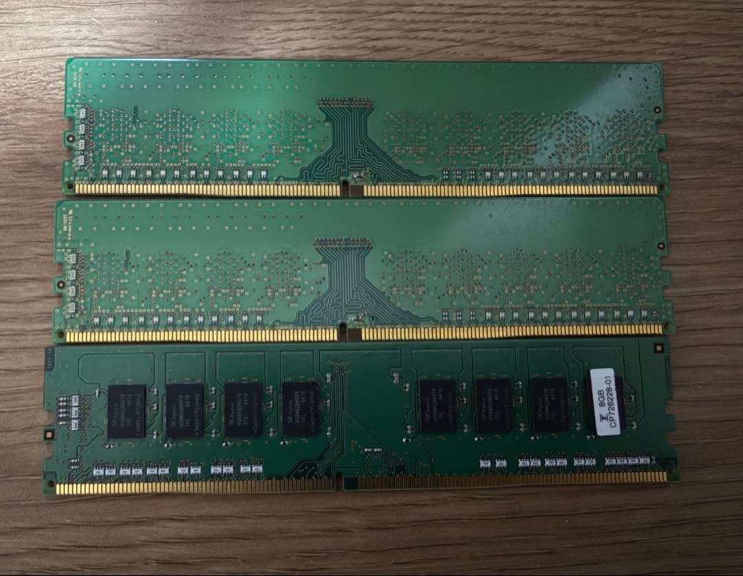 SK hynixとSamsung 8gb DDR4(三枚)