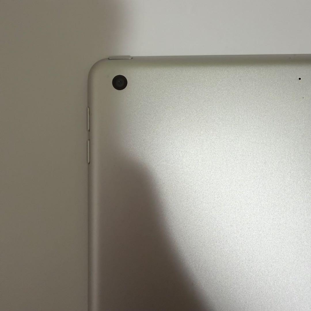 iPad 第7世代 128GB Wi-Fi シルバー 本体のみ