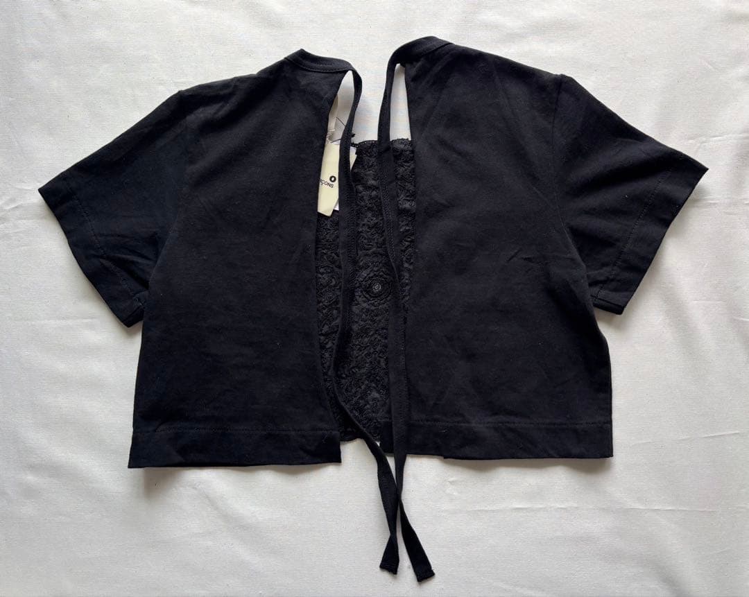 Tao COMME des GARCONS 後ろ開き刺繍切り替えボレロTシャツ