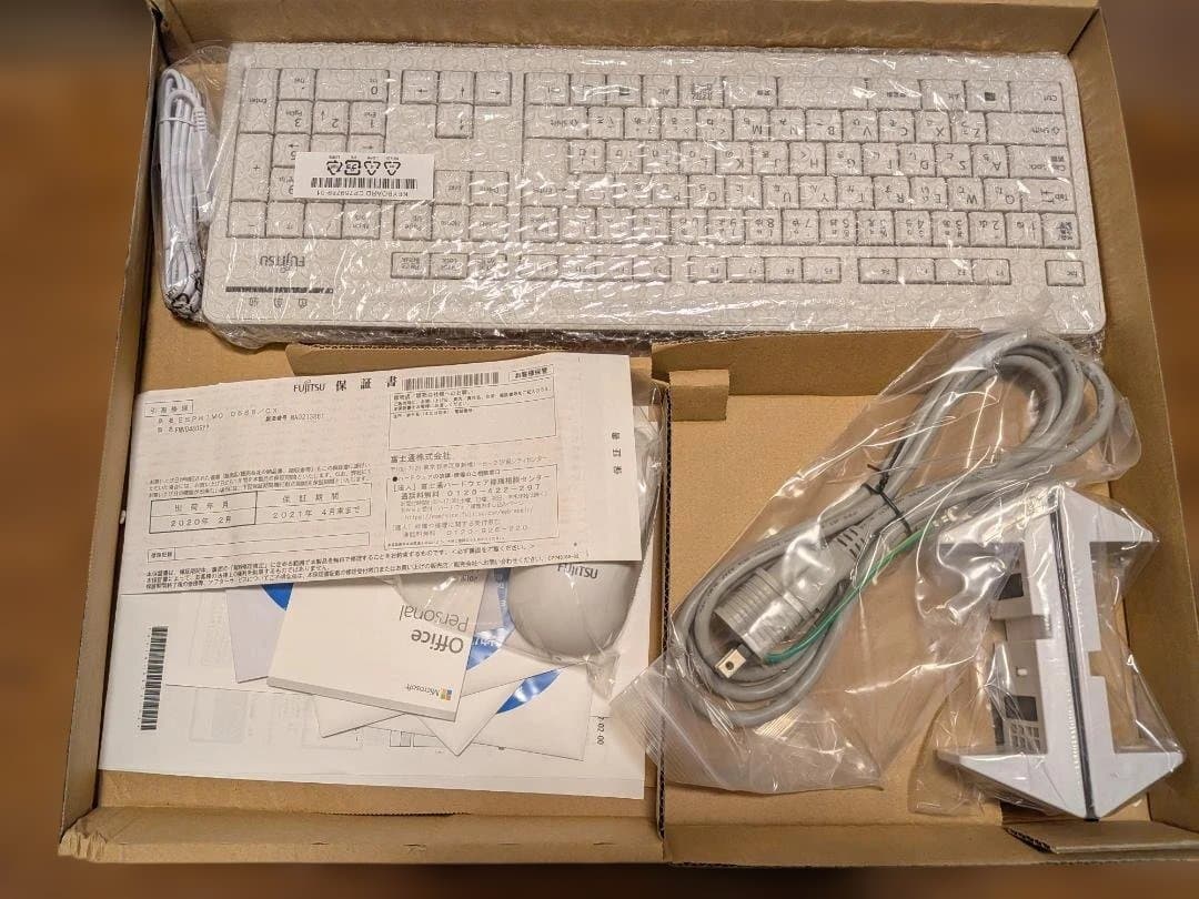 【新品未使用】Fujitsu ESPRIMO D588/CX 本体と付属品