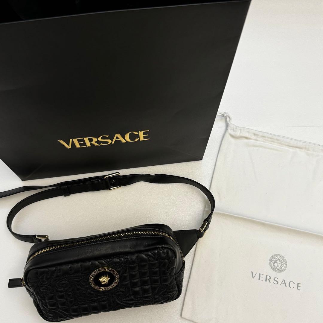 VERSACE ブラック ボディバッグ キルティング