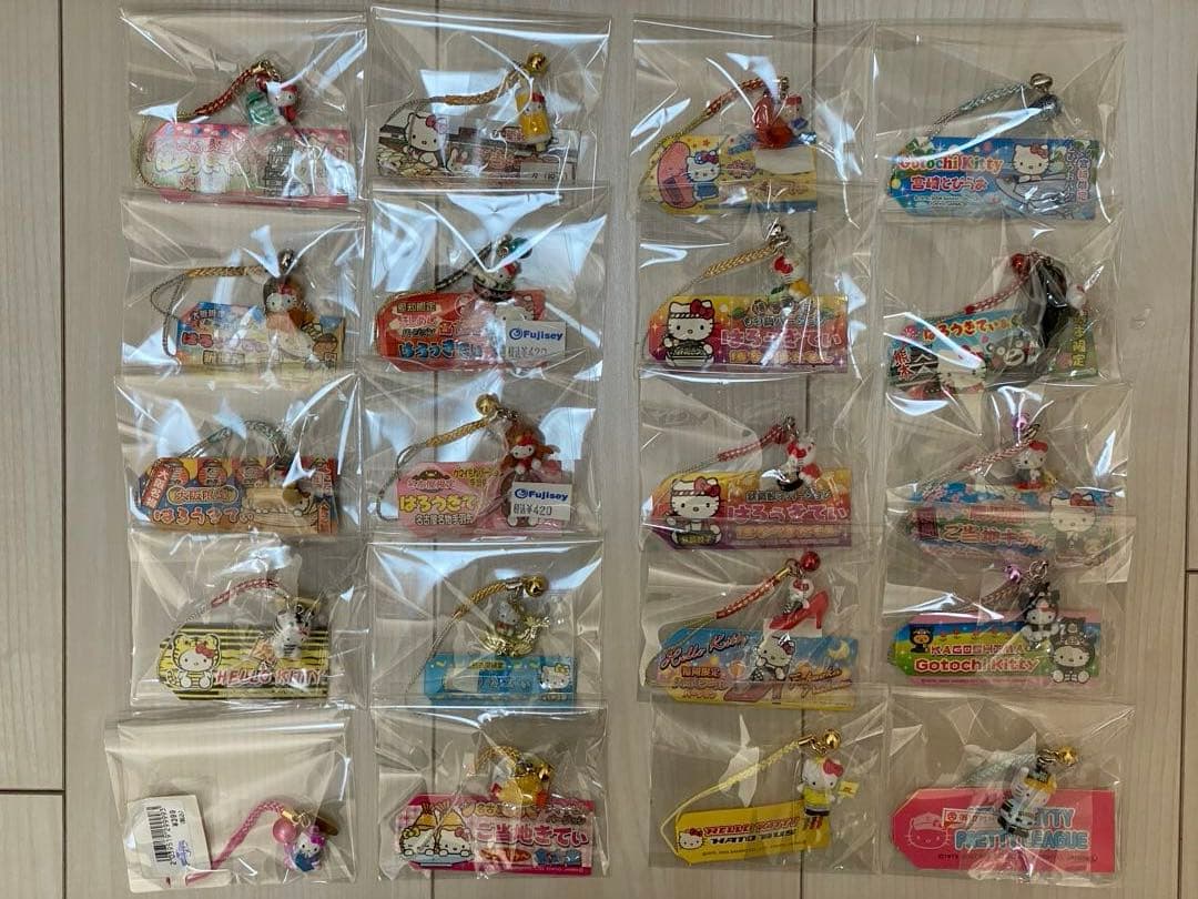 ご当地キティ　64個セット売り　根付け　キーホルダー　ハローキティ