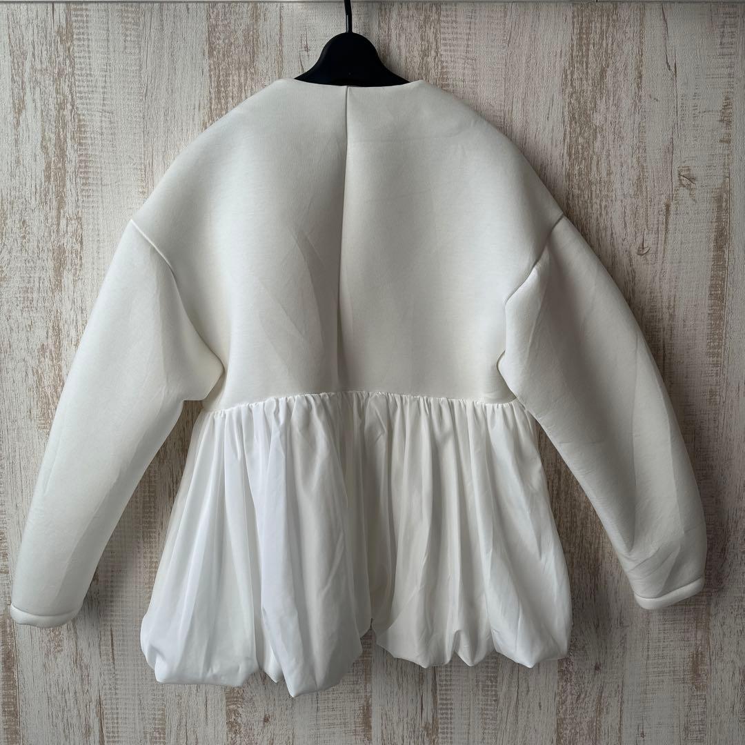 【美品】アダムエロペ ホワイトアウターペプラムダンボールタフタカーディガン