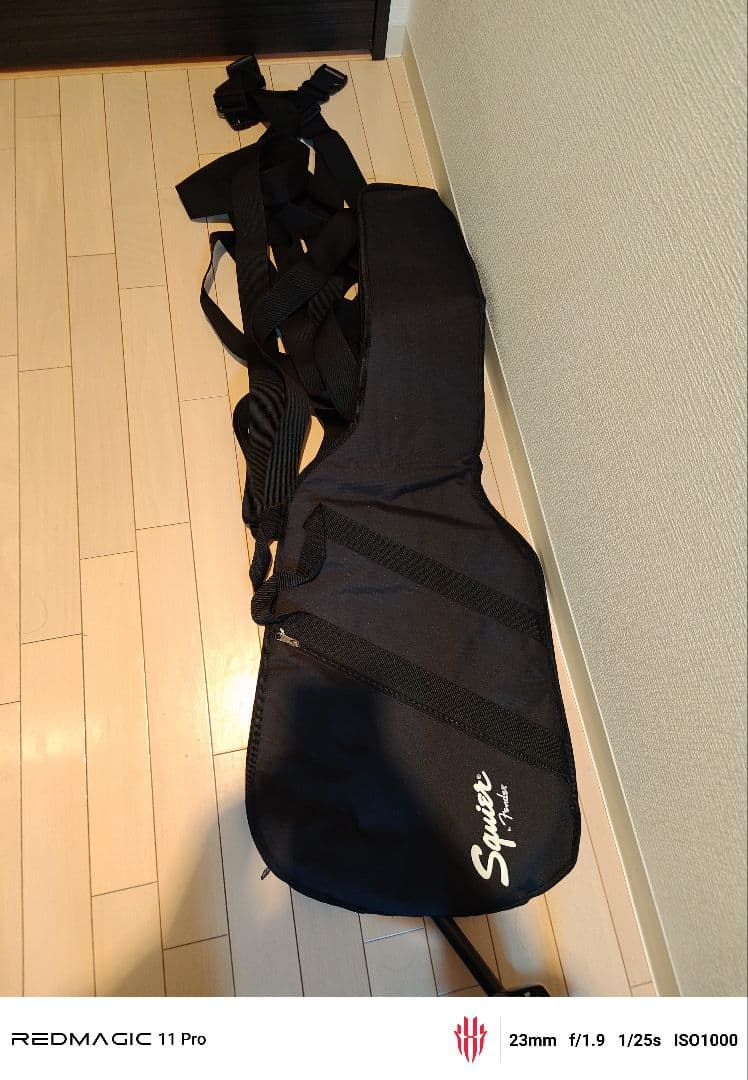 Squier Stratocaster エレキギター ギターケース付き