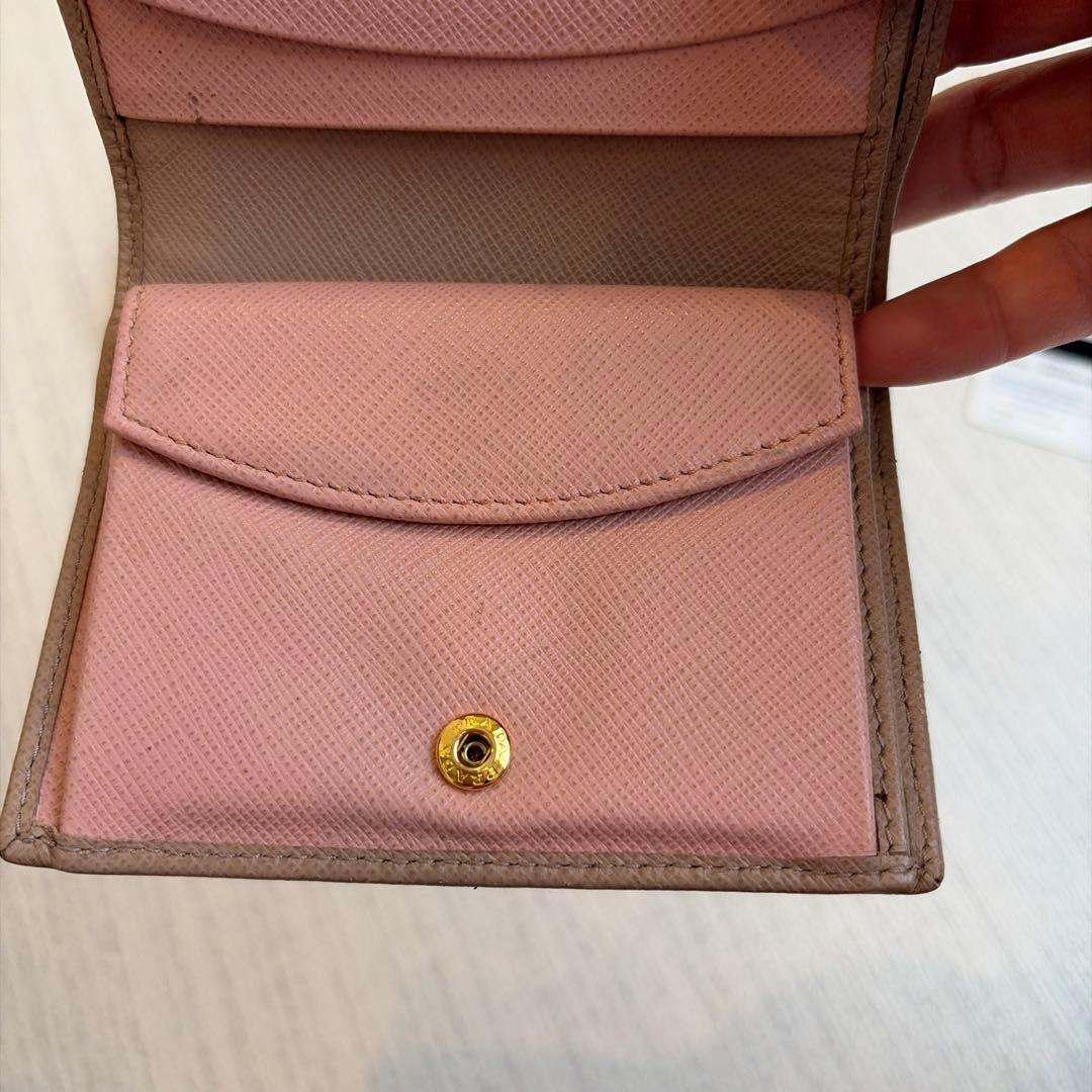 PRADA 二つ折り財布 ベージュピンク
