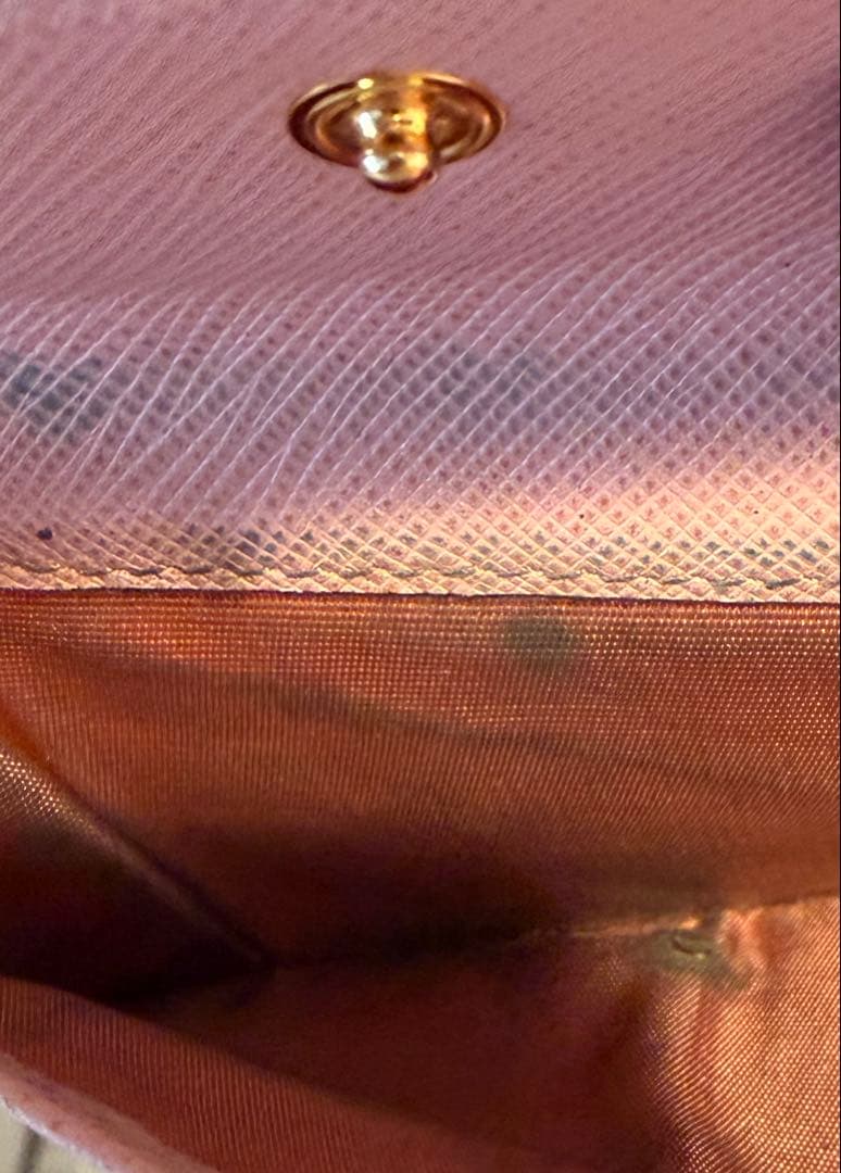 PRADA 二つ折り財布 ベージュピンク