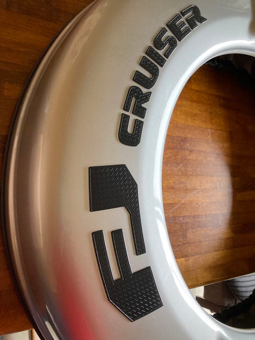 FJ CRUISER シルバー タイヤカバー かなり 綺麗です１箇所小傷あり。
