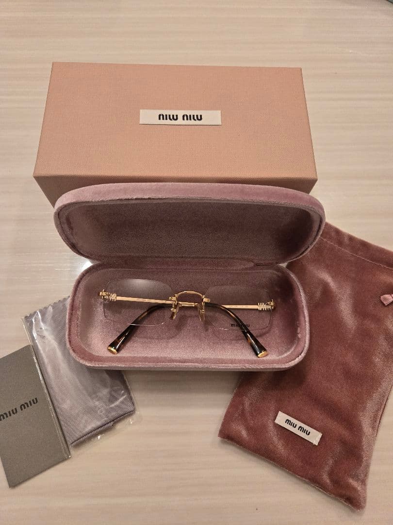 MIU MIU コレクションサングラス