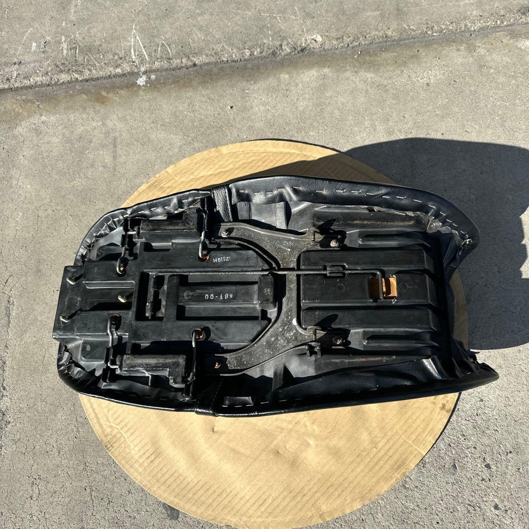 ゼルビス250 純正シート