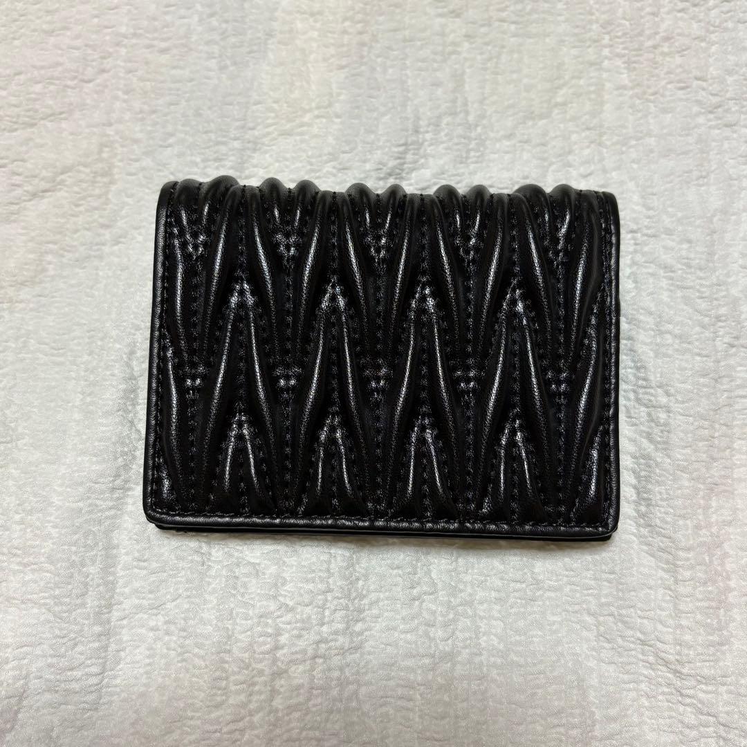 よしぴーさん専用 miu miu 黒 レザー 二つ折り財布