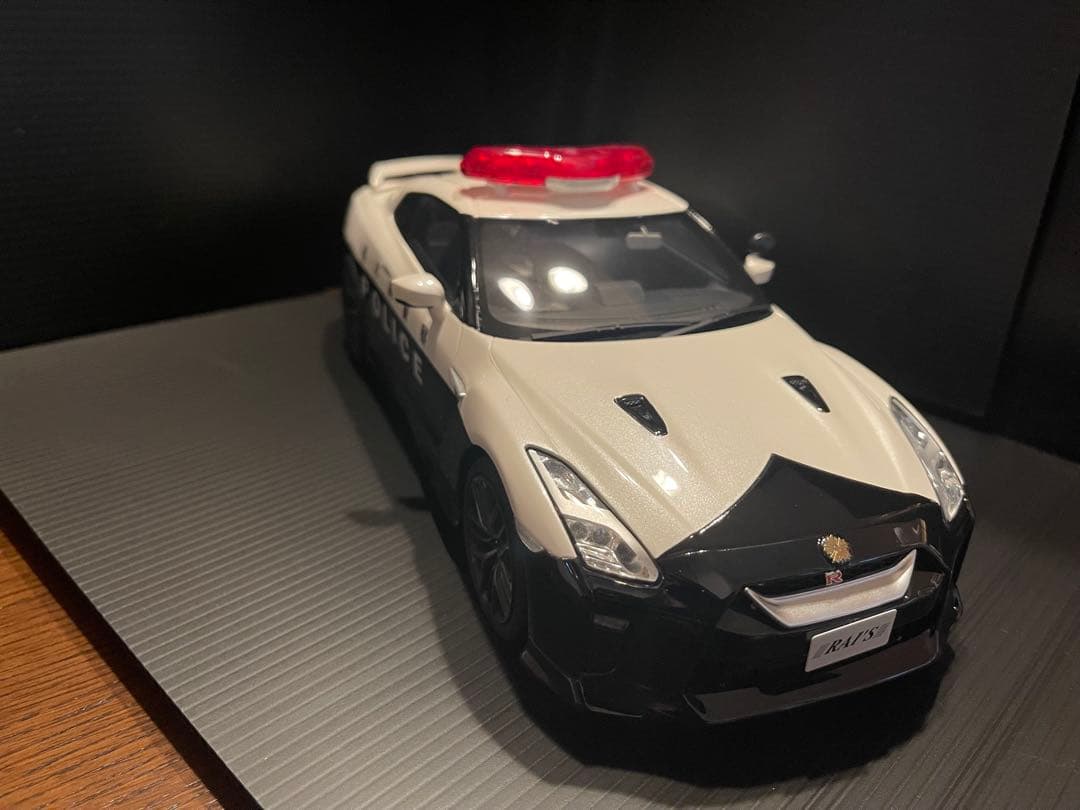 希少 Nissan GT-R (R35) パトカー ミニカー 1/18
