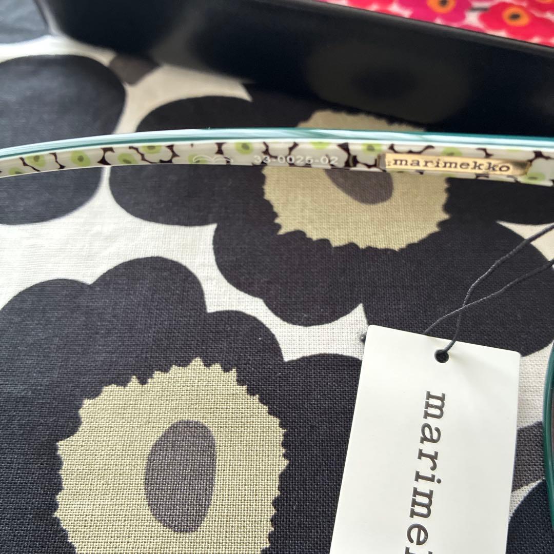 【新品未使用】marimekko ブラック サングラス ケース付き0025-2