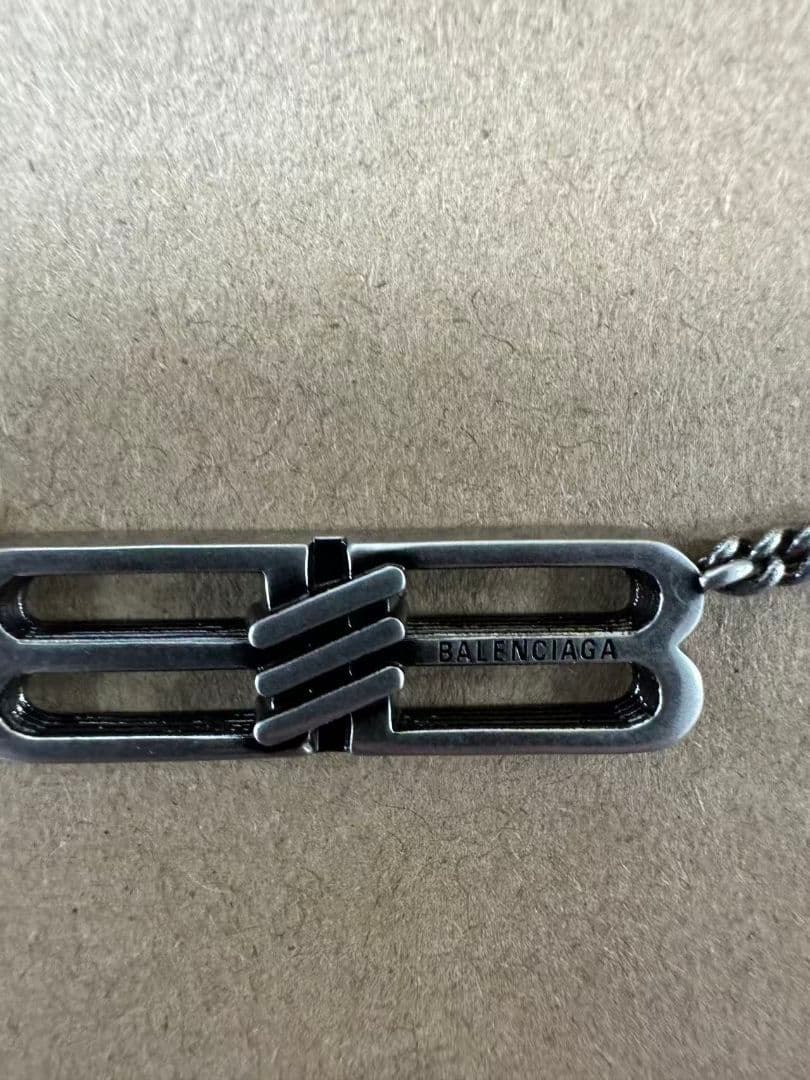BALENCIAGA チェーンネックレス ロゴプレート付き