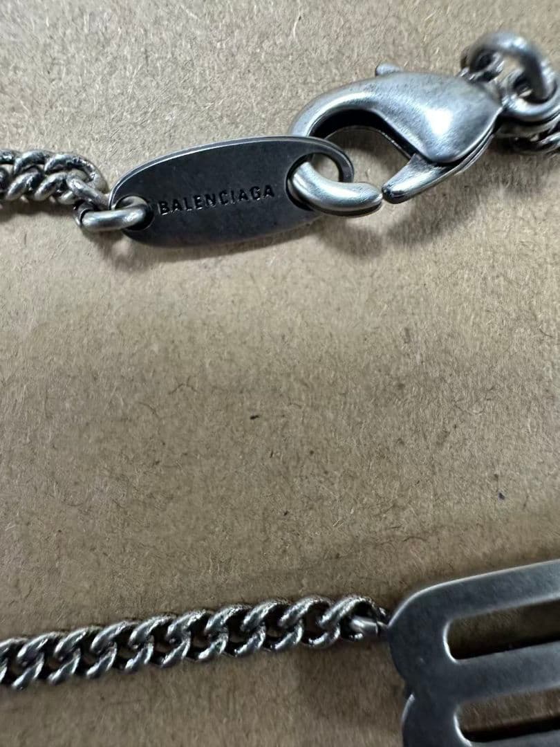 BALENCIAGA チェーンネックレス ロゴプレート付き