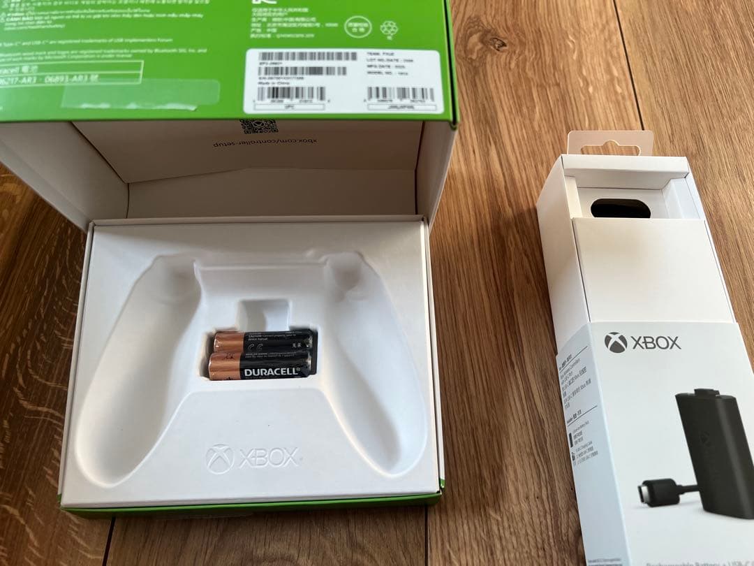 XBOX ワイヤレスコントローラーと充電バッテリー