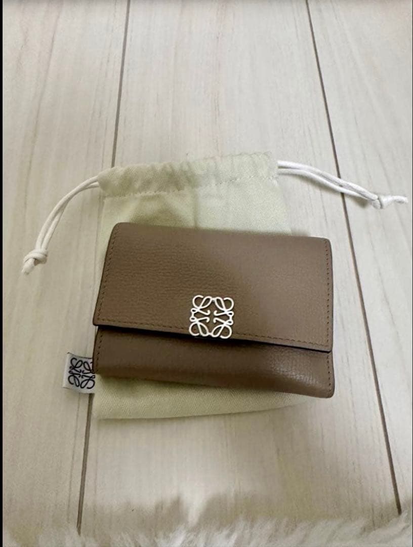 『美品』LOEWE ベージュ 三つ折り財布