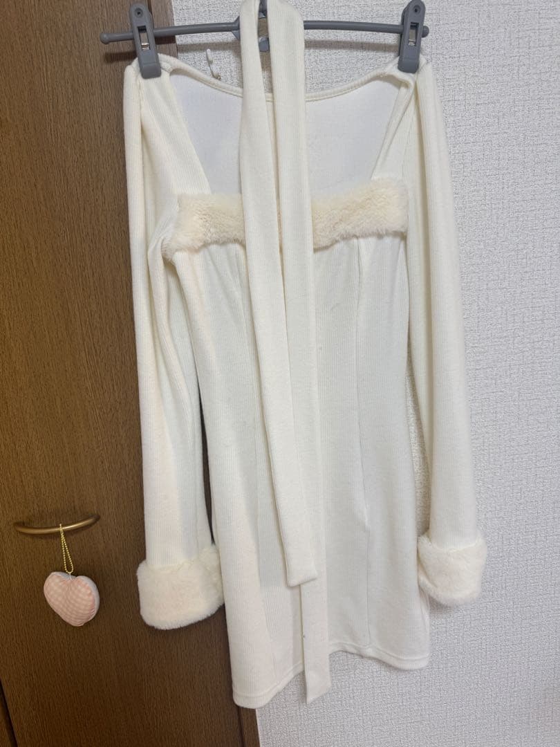 BunnyLis マフラー付きファーカットワンピ ホワイト