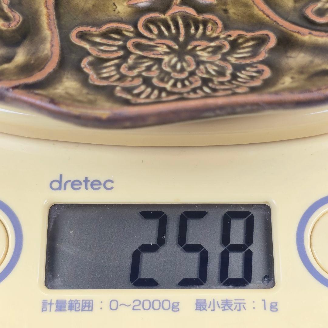 舶来品 中国古磁 宋越窯 陽刻 菊紋 観賞皿 筆添 超美品