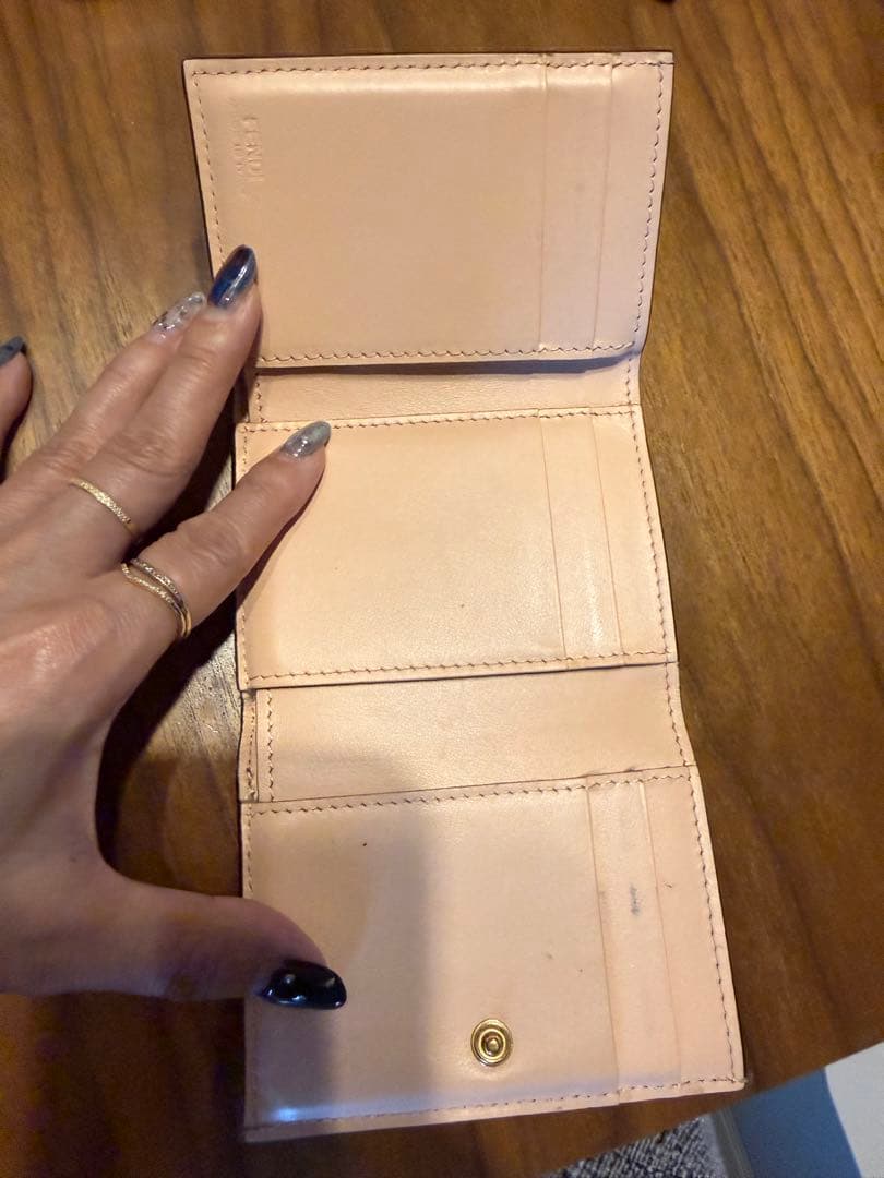 FENDI三つ折り財布 グレーとピンクのレザー