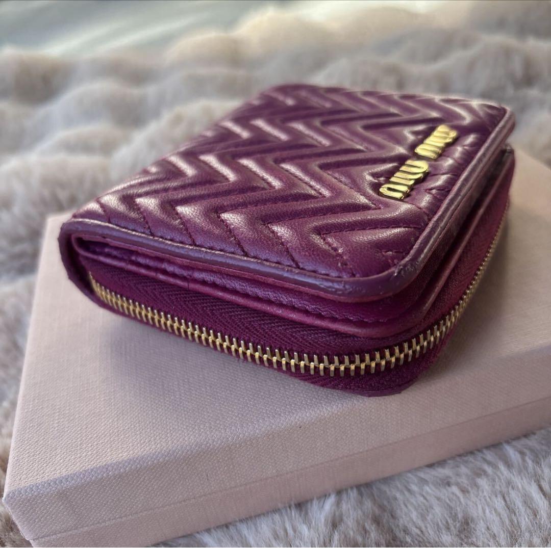 くるみmiumiu 二つ折り財布 ウォレット ラウンドファスナー レザー