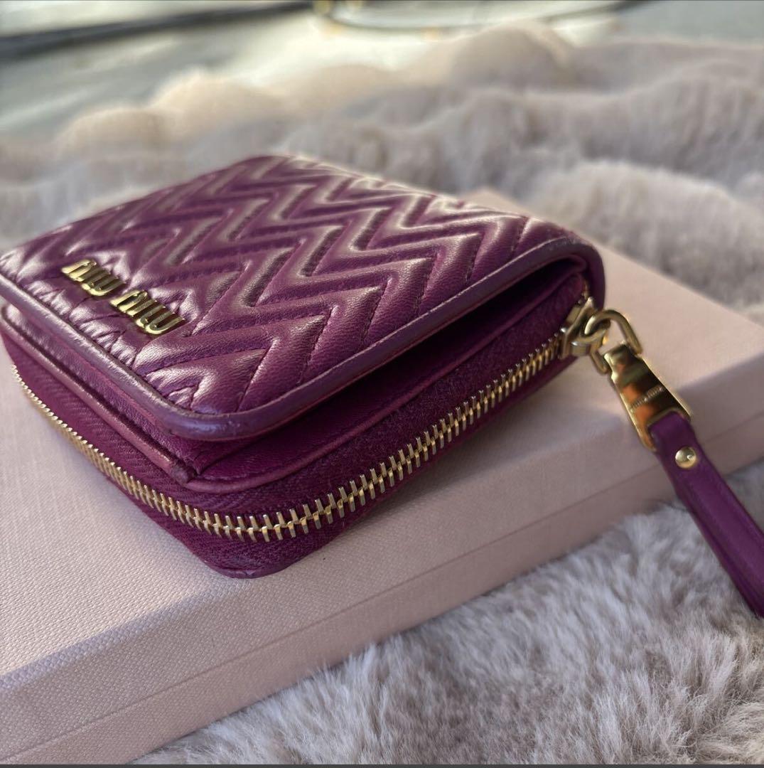 くるみmiumiu 二つ折り財布 ウォレット ラウンドファスナー レザー