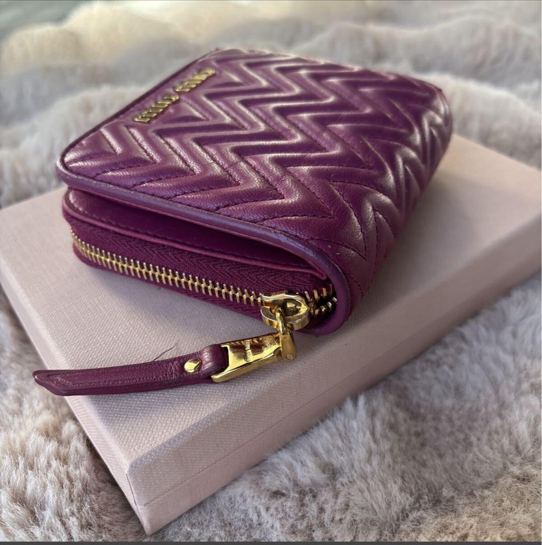 くるみmiumiu 二つ折り財布 ウォレット ラウンドファスナー レザー