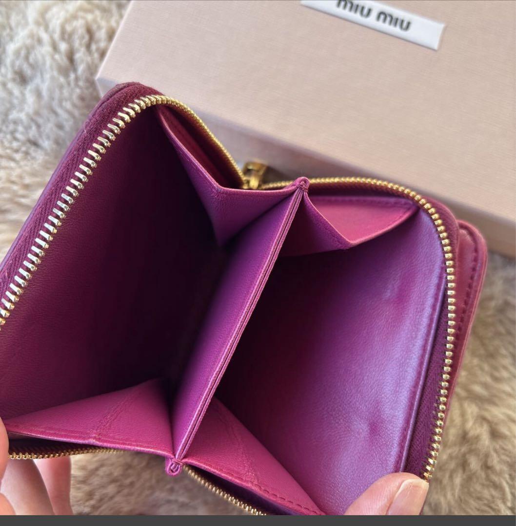 くるみmiumiu 二つ折り財布 ウォレット ラウンドファスナー レザー