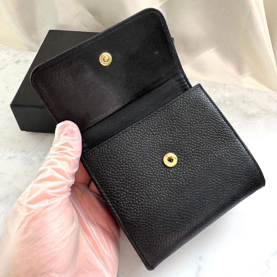 【極美品・箱付き】CHANEL シャネル キャビアスキン折財布 ココマーク