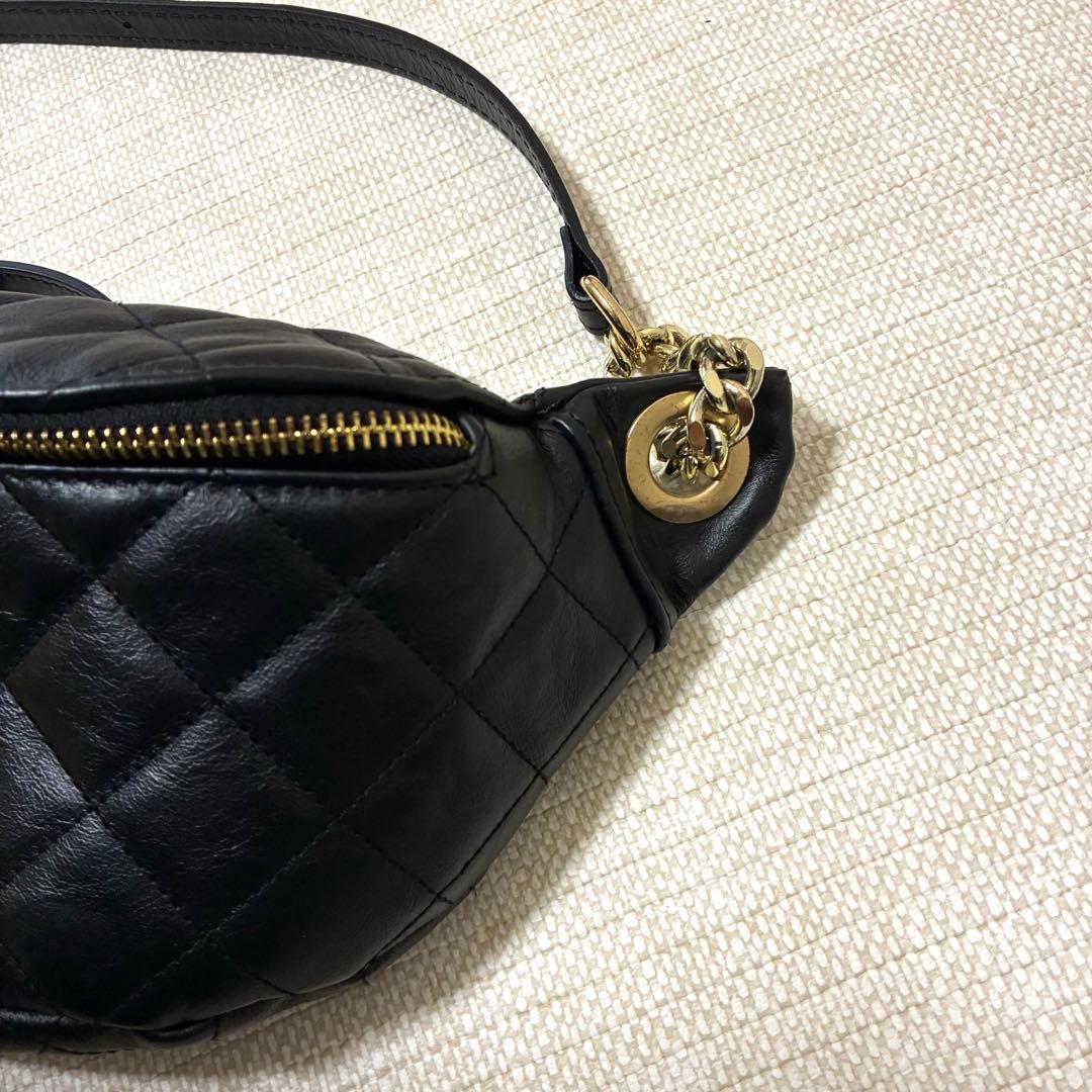 美品◆AULENTTI キルティングボディバッグ　ブラック