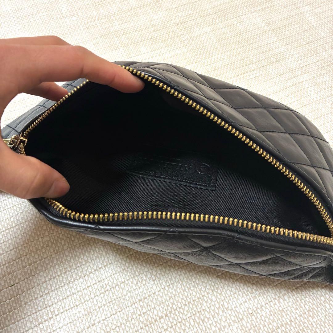 美品◆AULENTTI キルティングボディバッグ　ブラック