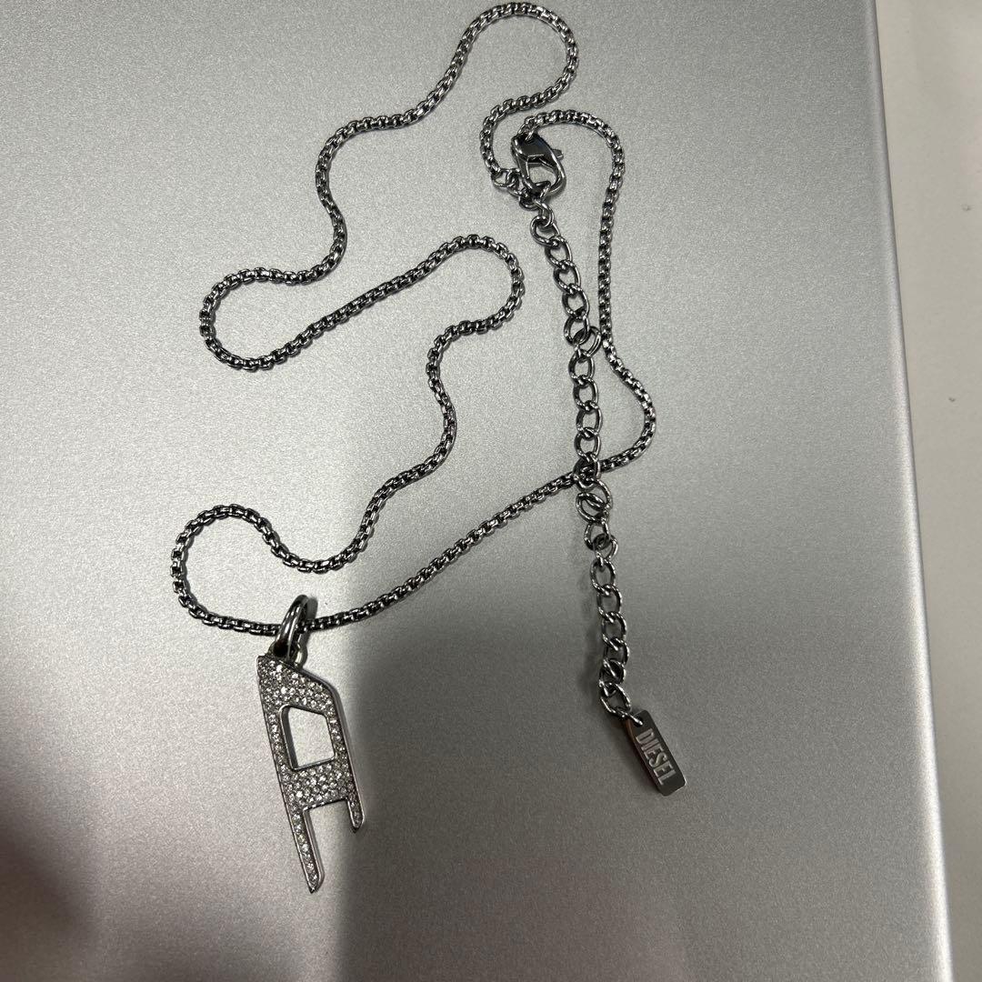 DIESEL A字型クリスタルネックレス