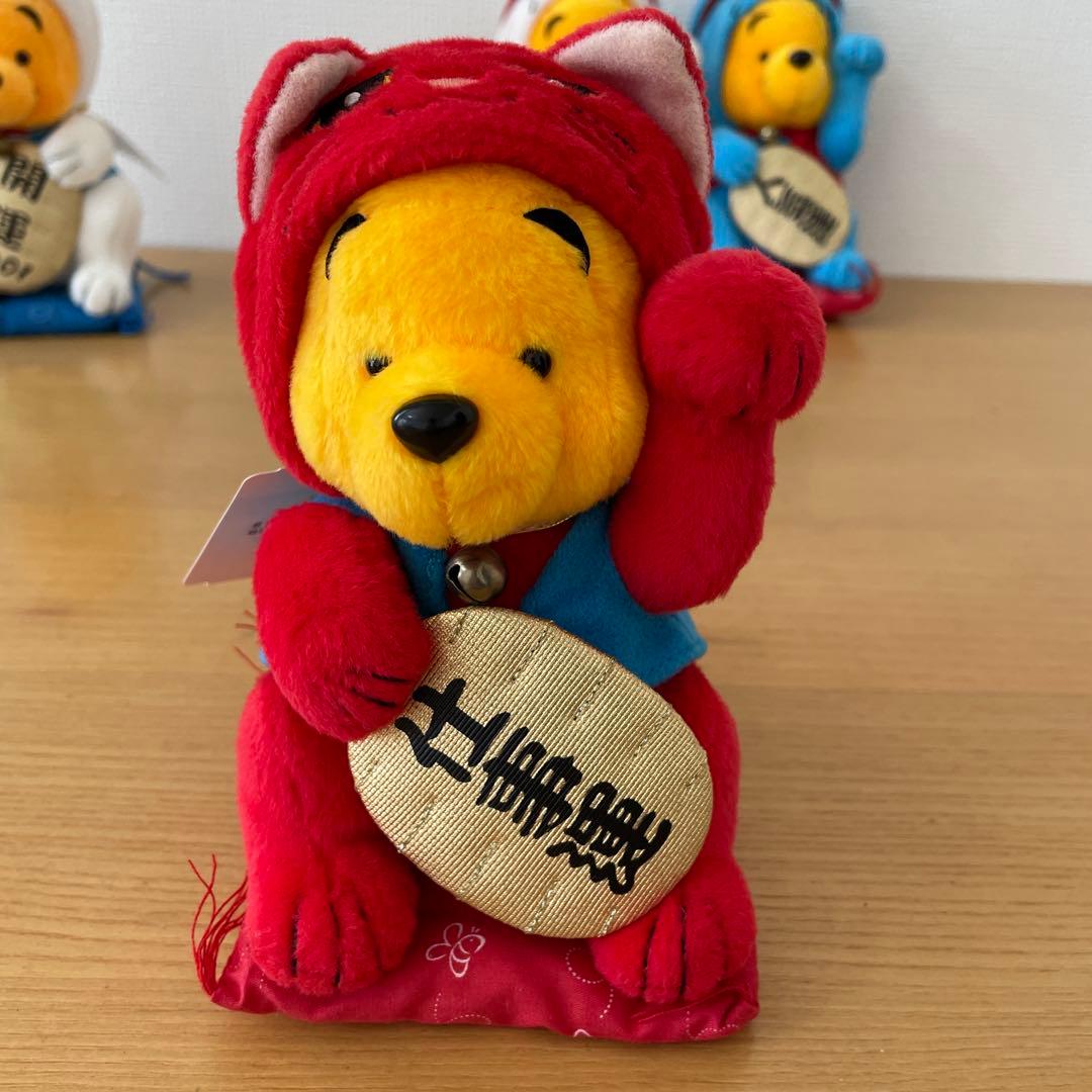 ディズニーストア　くまのプーさん　プー　招き猫　ぬいぐるみ　マスコット