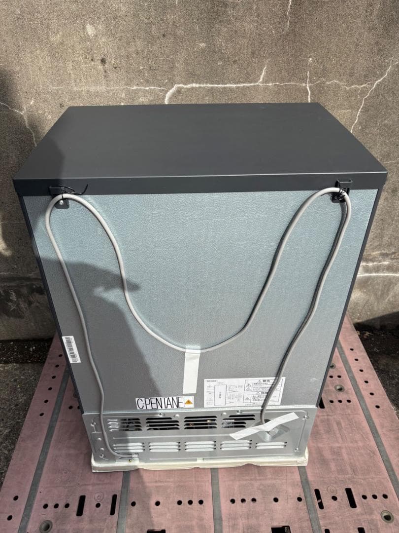 未使用品 アイリスオーヤマ IRSN-7A-B 冷蔵庫 右開き 66L