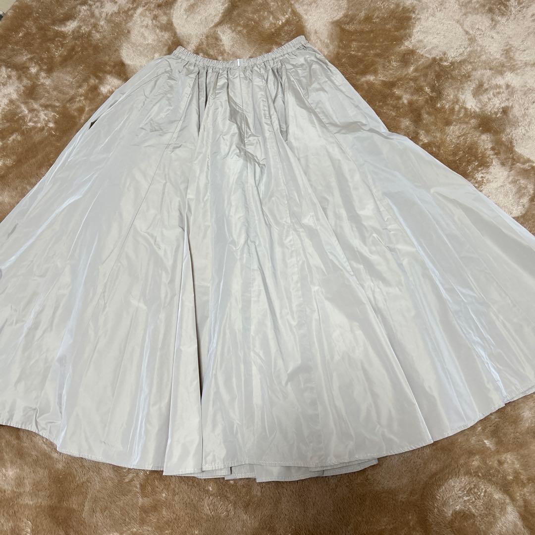 新品未使用　OBLI タフタ三角マチボリュームスカート