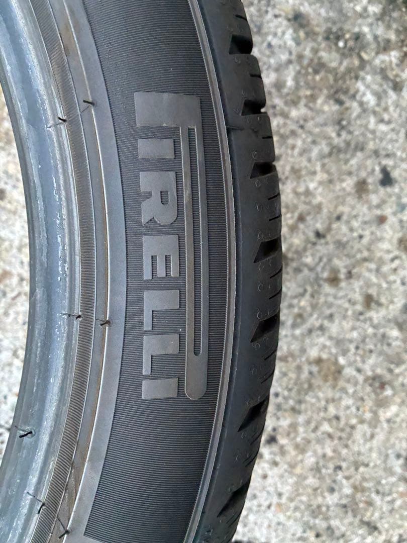 Pirelli 215/45R17 夏タイヤ　1000キロ程度使用　プリウス