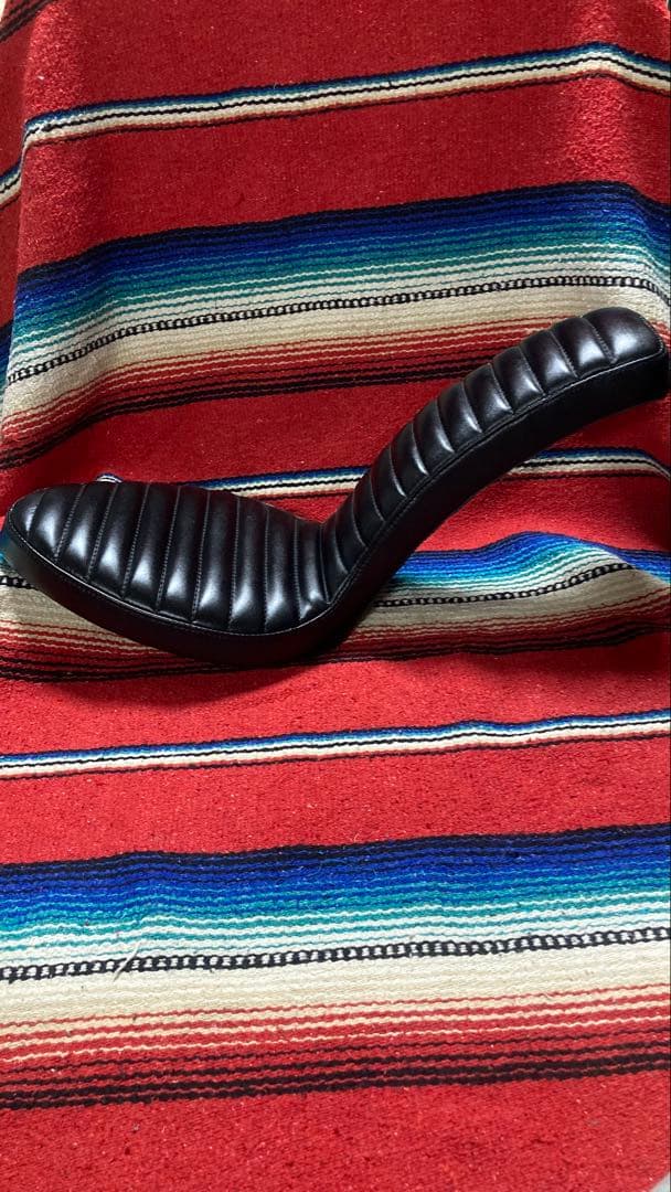 Sunday価格＄ コブラシート ハーレー リジット用 Whale Custom