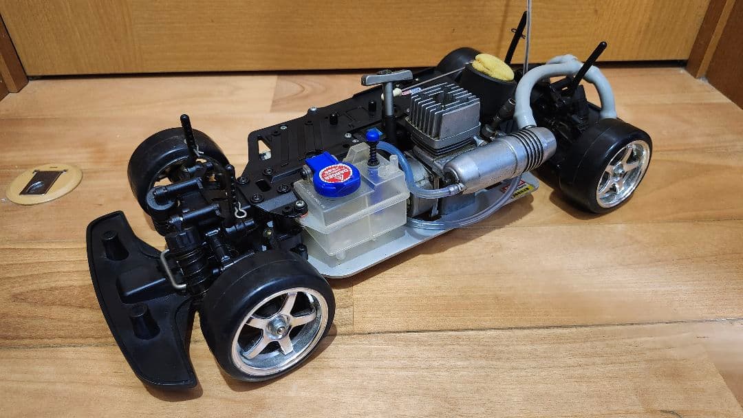 タミヤ TG10 エンジンカー 中古 エンジン分解清掃 始動 メカ調整済み