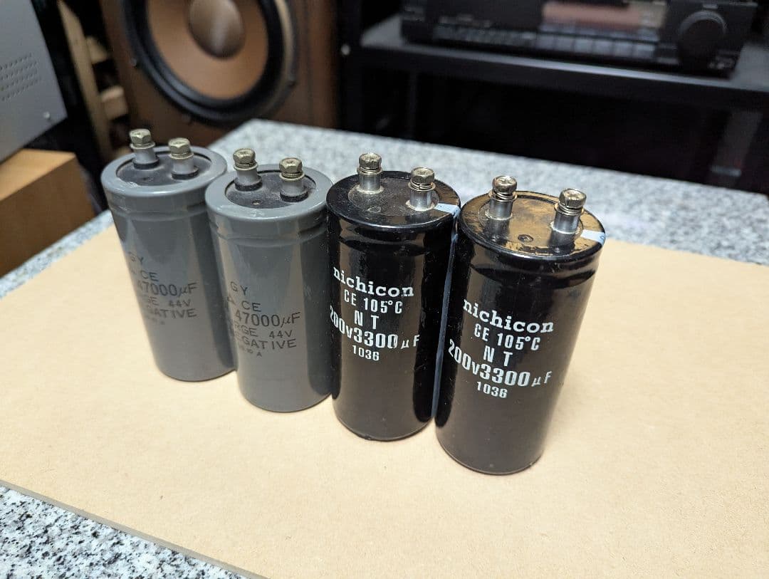 ニチコン　コンデンサー　200v3300μf、GY 35v47000μ　新品
