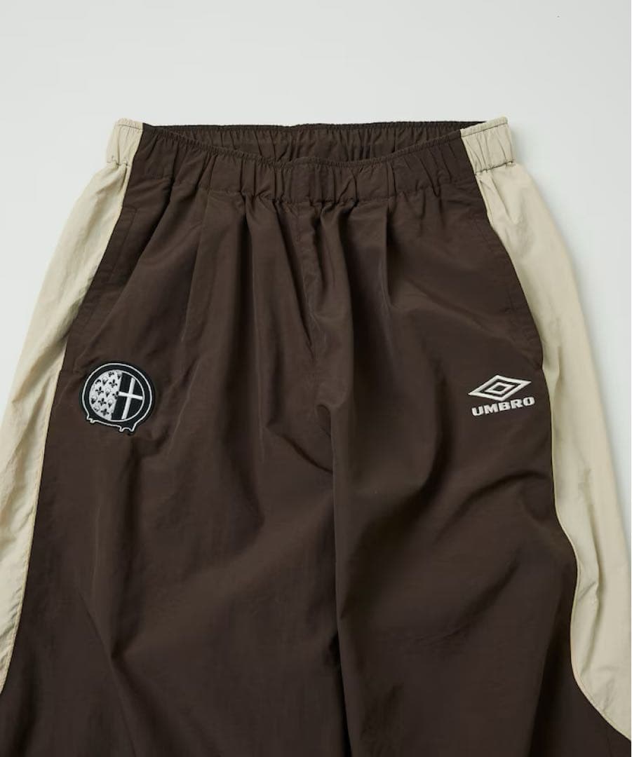 UMBRO go!go!vanillas ナイロントラックパンツ ブラウン