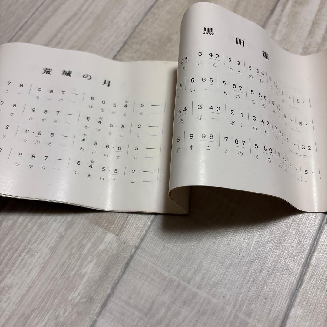 ミニチュアお琴　木製13絃　 新古、手引き、ピック、畳の4点 和楽器 弦楽器