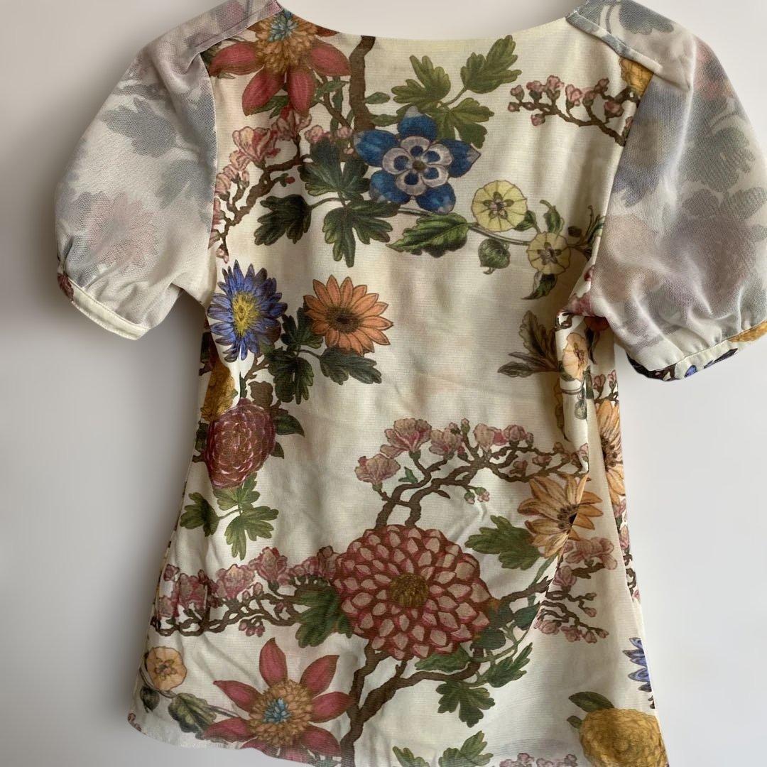 VIVIENNE TAM 花柄パフスリーブTシャツ