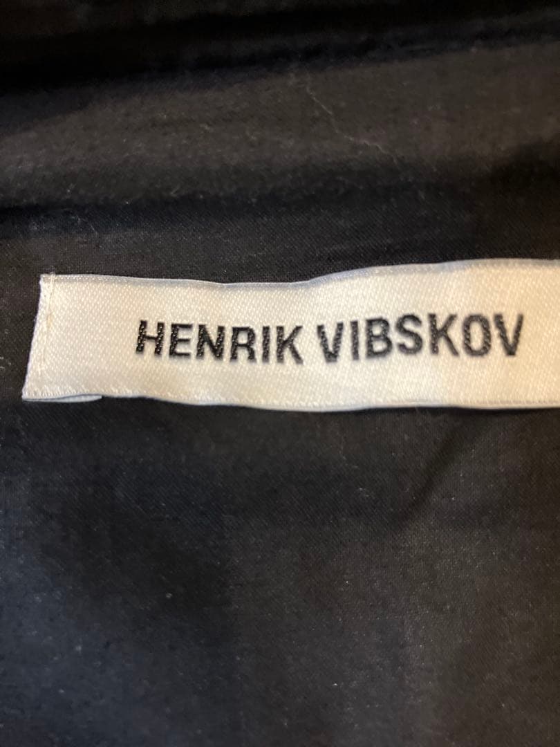 Henrik Vibskovストライプキルティングロングコート