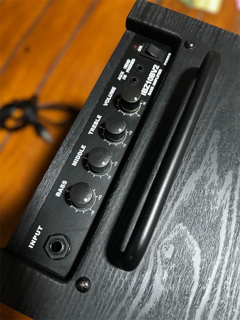 シールド付きIbanez IBZ10BV2 10W ベースアンプ 美品！！