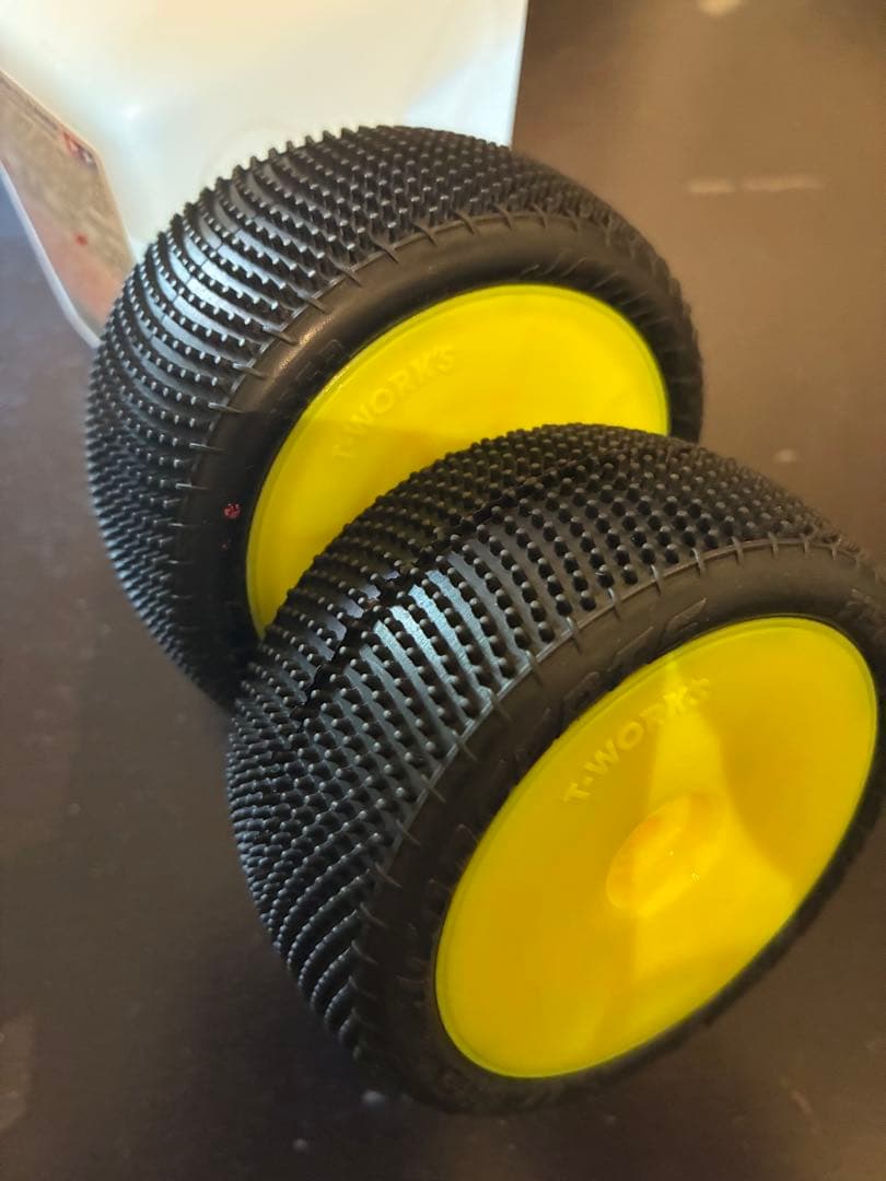 今週末まで　シュマッカー&jconcepts バギー用タイヤセット