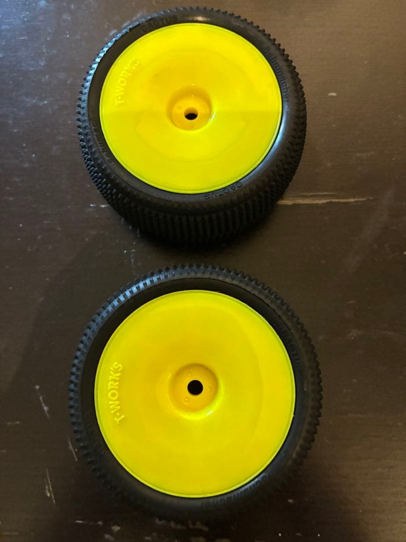 今週末まで　シュマッカー&jconcepts バギー用タイヤセット
